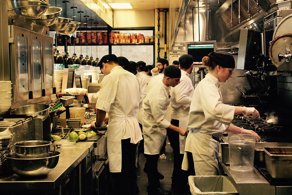 BEHIND THE SCENES: A DAY IN THE LIFE OF PIZZA RESTAURANT’S KITCHEN